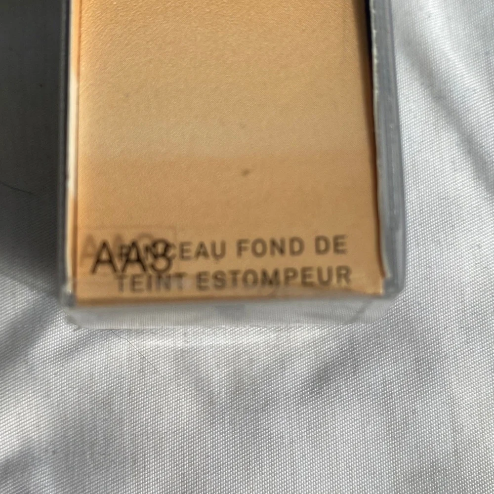 NEW Smashbox Camera Ready Blurring Foundation Brush - Picture 3 of 5